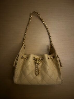 Chanel 25 Mini Hobo Bag beige grained calfskin w/gold hardware - Worn Once!